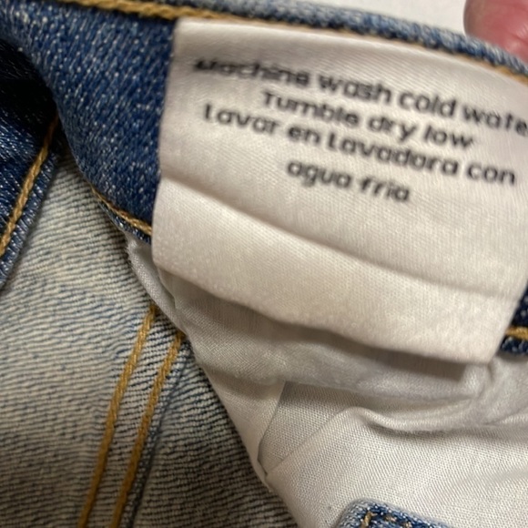 SNEAK Peek Women’s Bermuda shorts medium wash distressed size Small - Picture 5 of 5